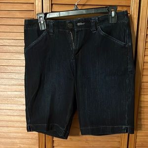 Lee size 4 mid-rise shorts
